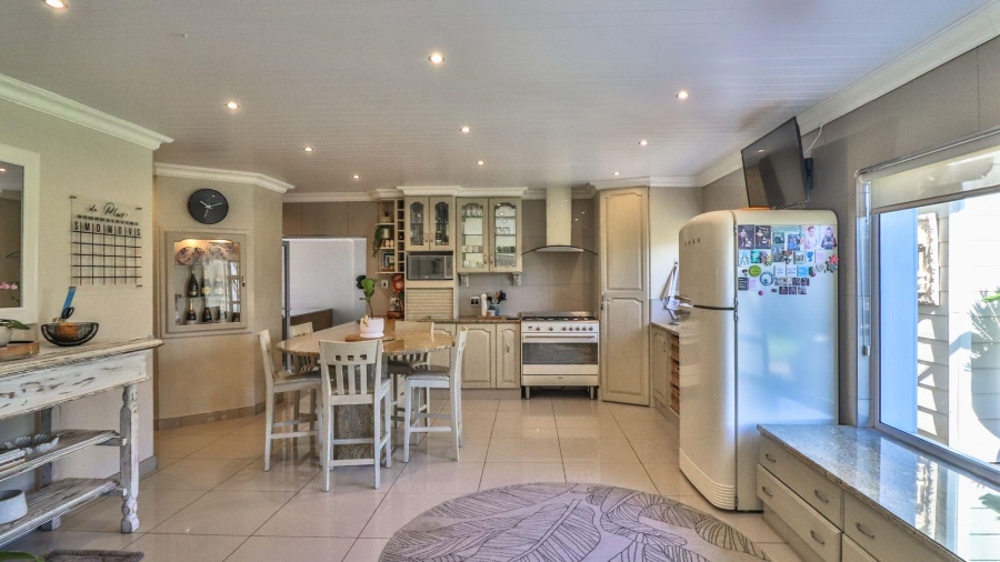 6 Bedroom Property for Sale in Heiderand Western Cape